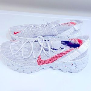 Nike Womens  Space Hippie 04.